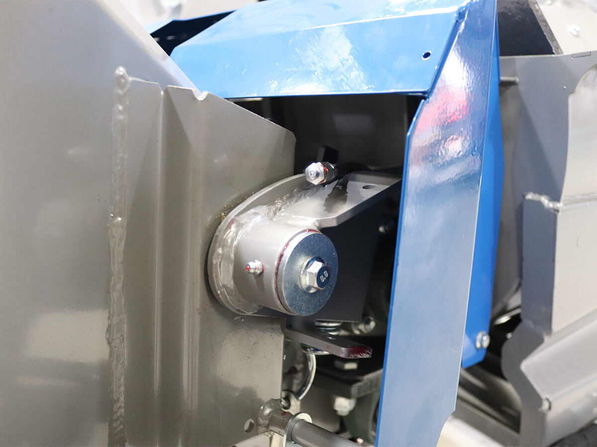Holzhäcksler Schredder Zapfwellenhäcksler bis 13cm mit hydraulischen Einzug