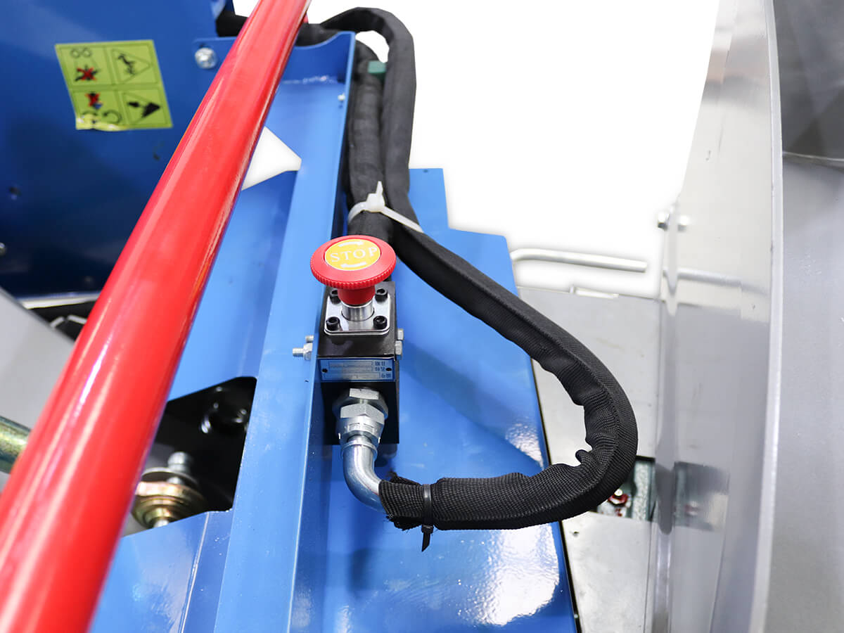 Holzhäcksler Schredder Zapfwellenhäcksler bis 13cm mit hydraulischen Einzug